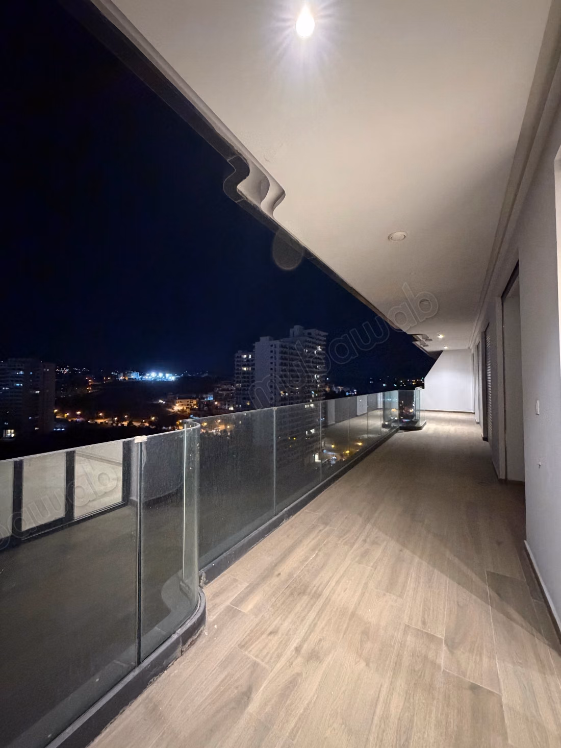 Appartement à louer dans le centre-ville de Tanger. 5 grandes chambres. Mobilier