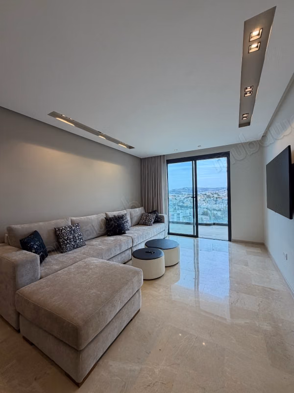 Appartement à louer dans le centre-ville de Tanger. 5 grandes chambres. Mobilier