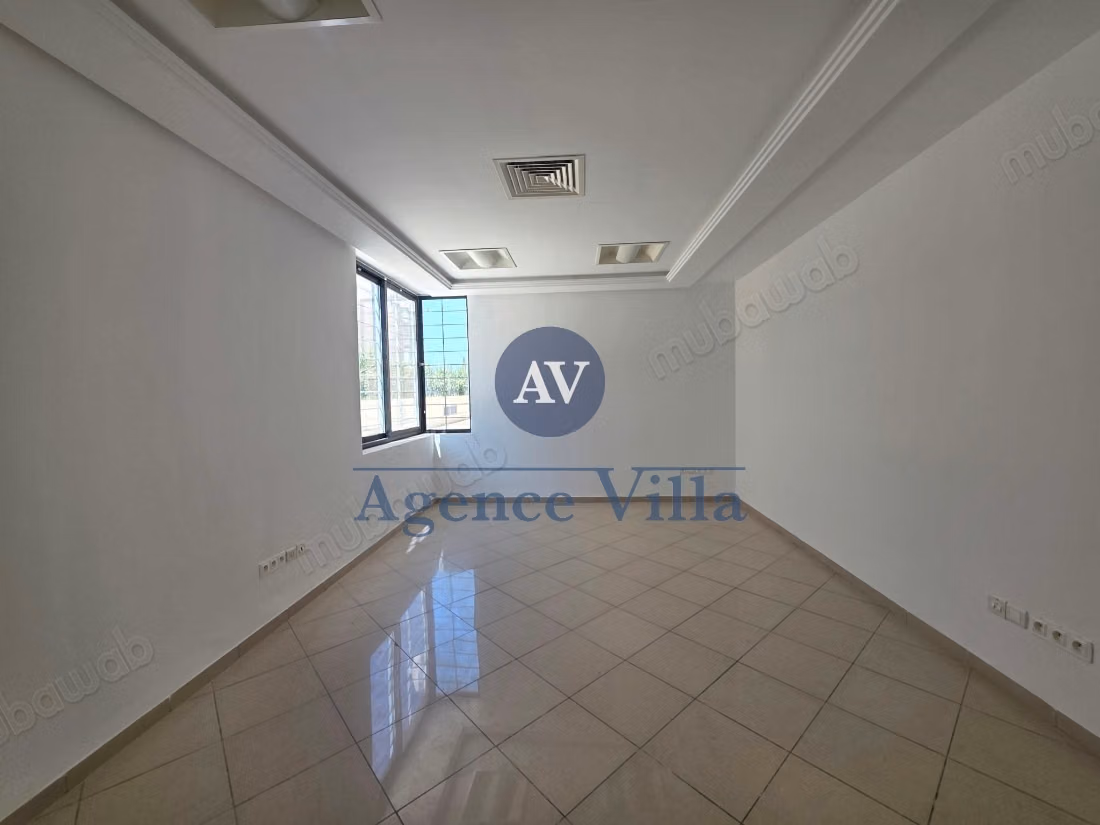 For rent a ground floor office at Lake 2
