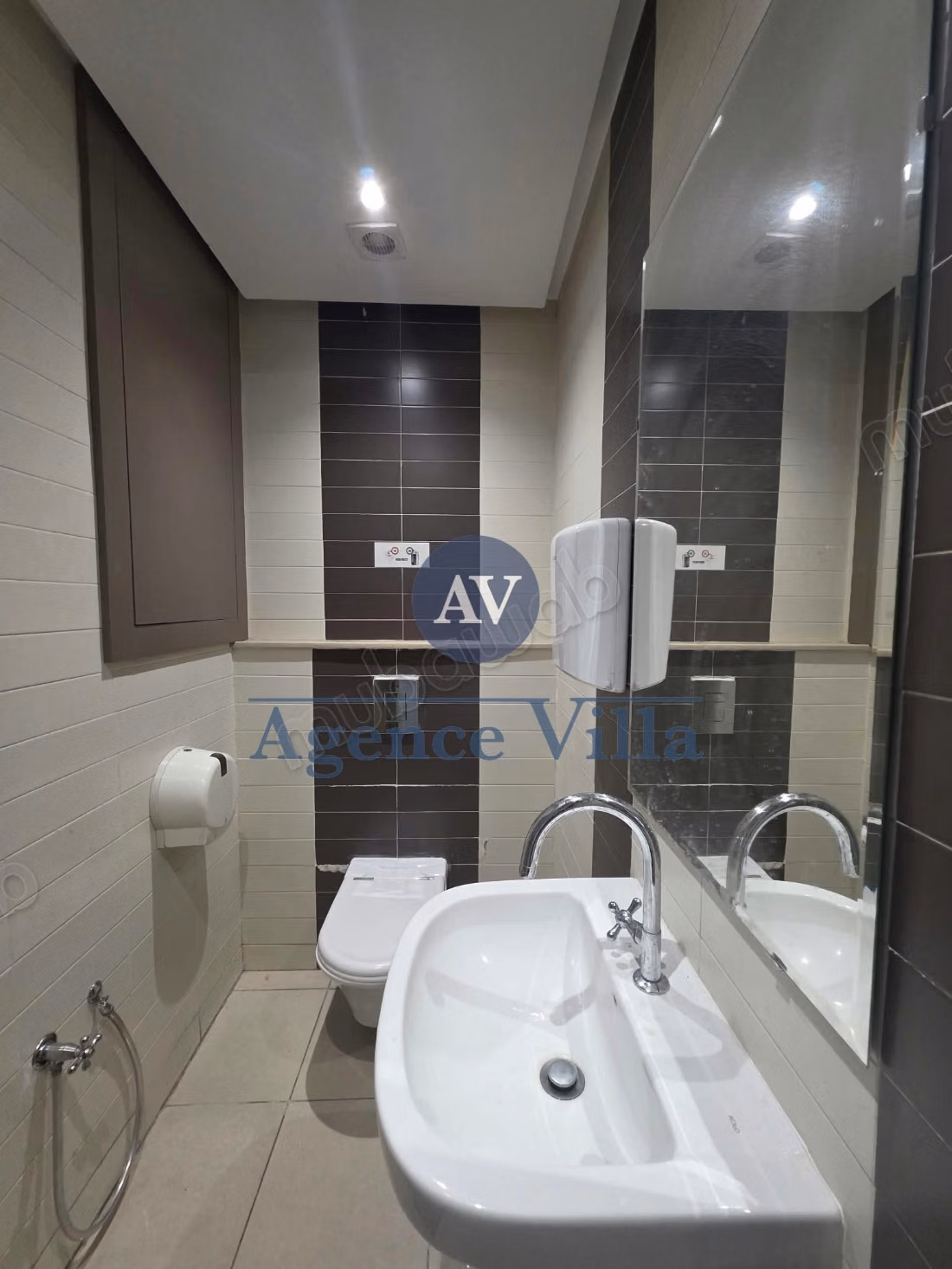 For rent a ground floor office at Lake 2