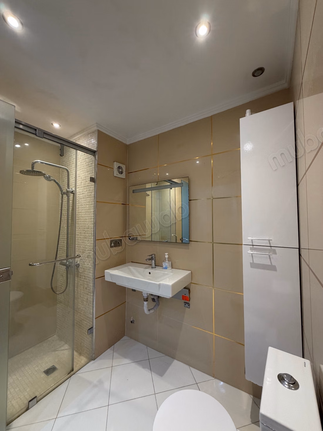 Apartment for rent in Centre 
3 lovely rooms