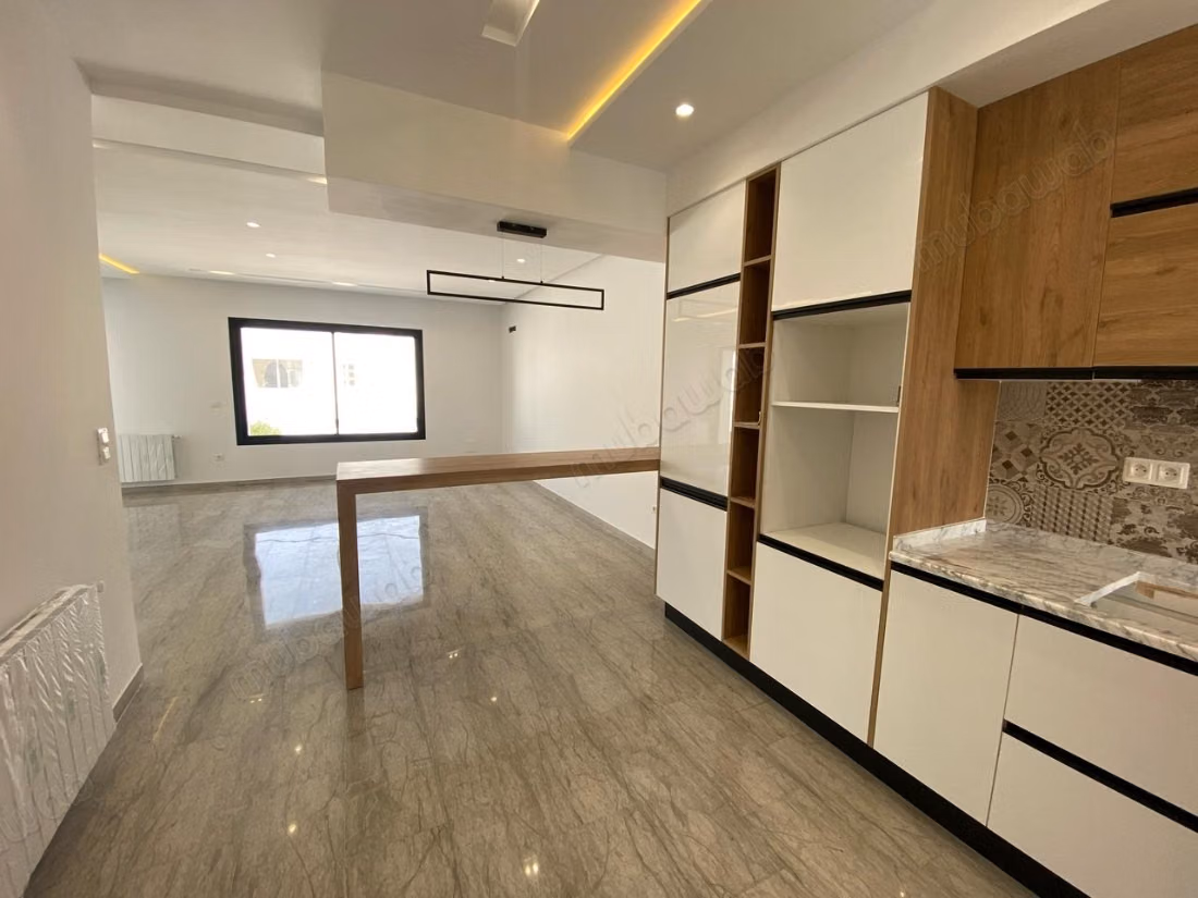 A louer: Appartement en S2 à la zone de théâtre