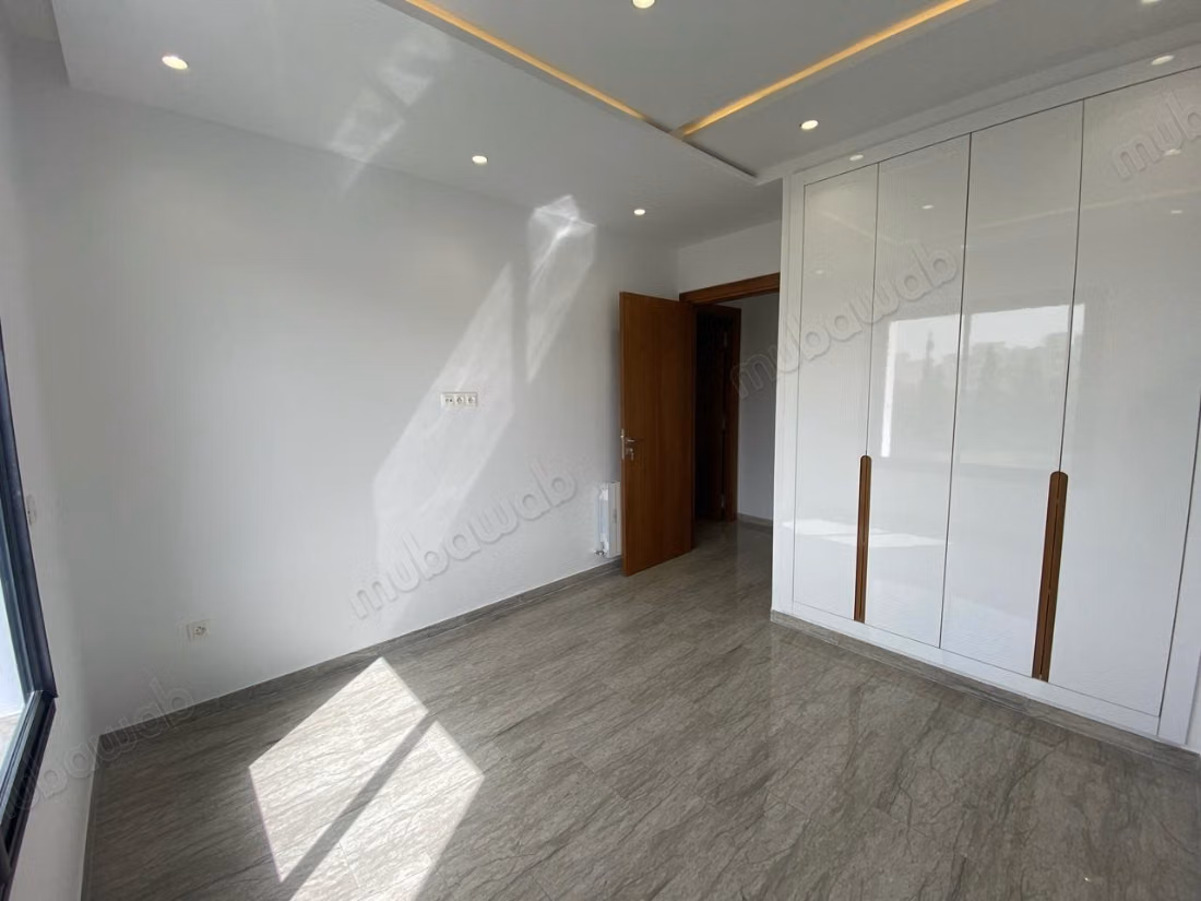 A louer: Appartement en S2 à la zone de théâtre