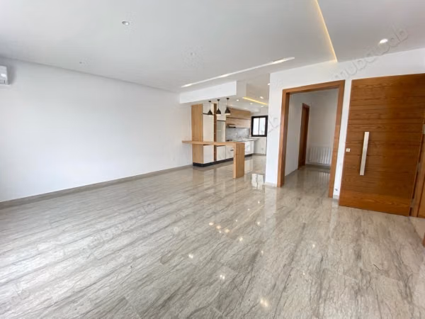 A louer: Appartement en S2 à la zone de théâtre