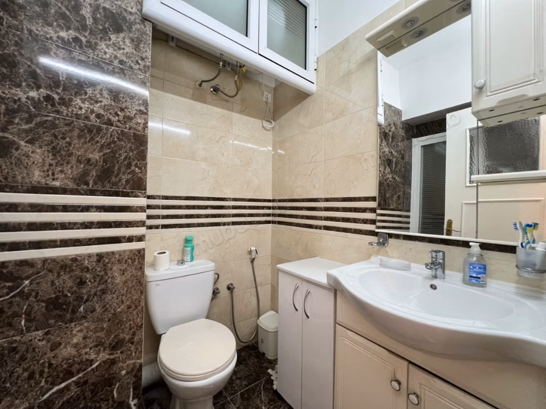 Bel appartement meublé en face marina