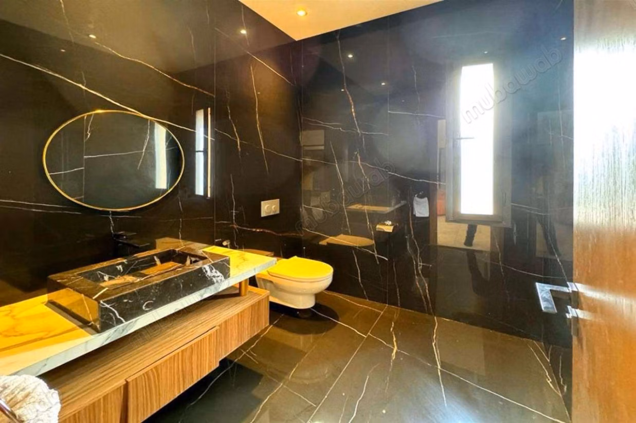 Villa de luxe à vendre à Route de Tahanaout. 5 grandes pièces. Meublé