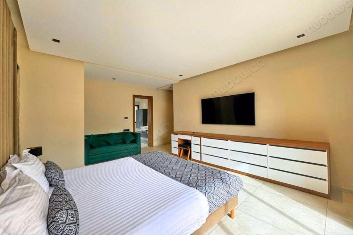 Villa de luxe à vendre à Route de Tahanaout. 5 grandes pièces. Meublé