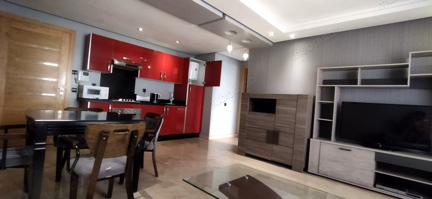 Studio moderne et propre plein Racine 
avec Garage