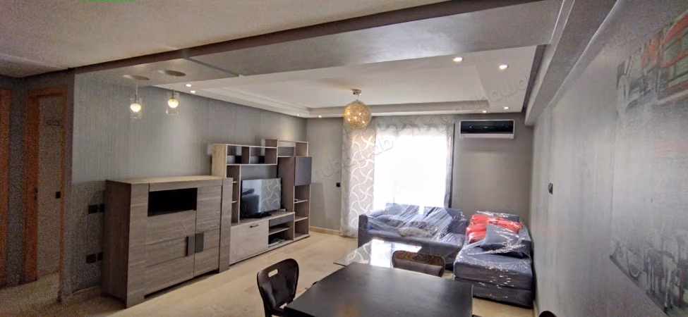 Studio moderne et propre plein Racine avec Garage