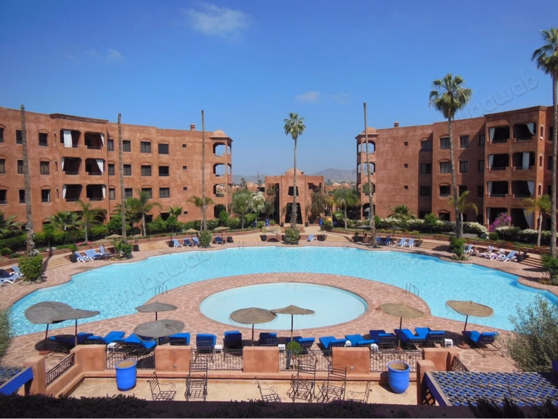 Appartement 97 m² en location meublé à Route Casablanca à Marrakech. 2 chambres. Bien meublé, résidence avec piscine