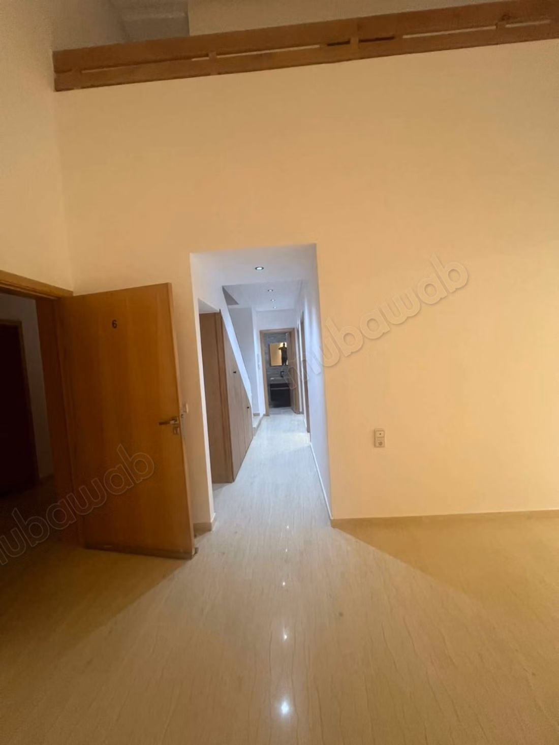 Empty apartment for rent with air conditioning and pool