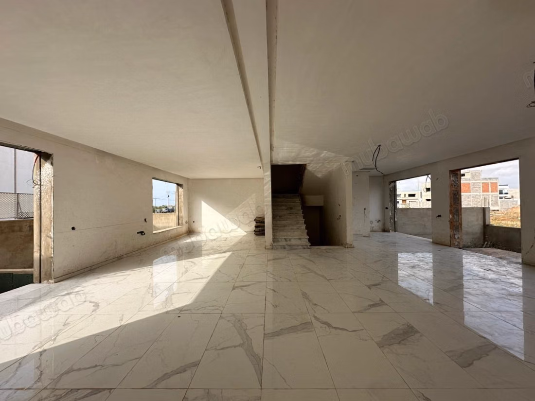 Vente villa de luxe à Plage Oued Cherrat. 
Surface totale 250 m². 
Parking et terrasse