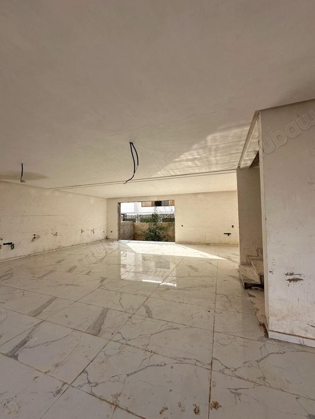 Vente villa de luxe à Plage Oued Cherrat. 
Surface totale 250 m². 
Parking et terrasse