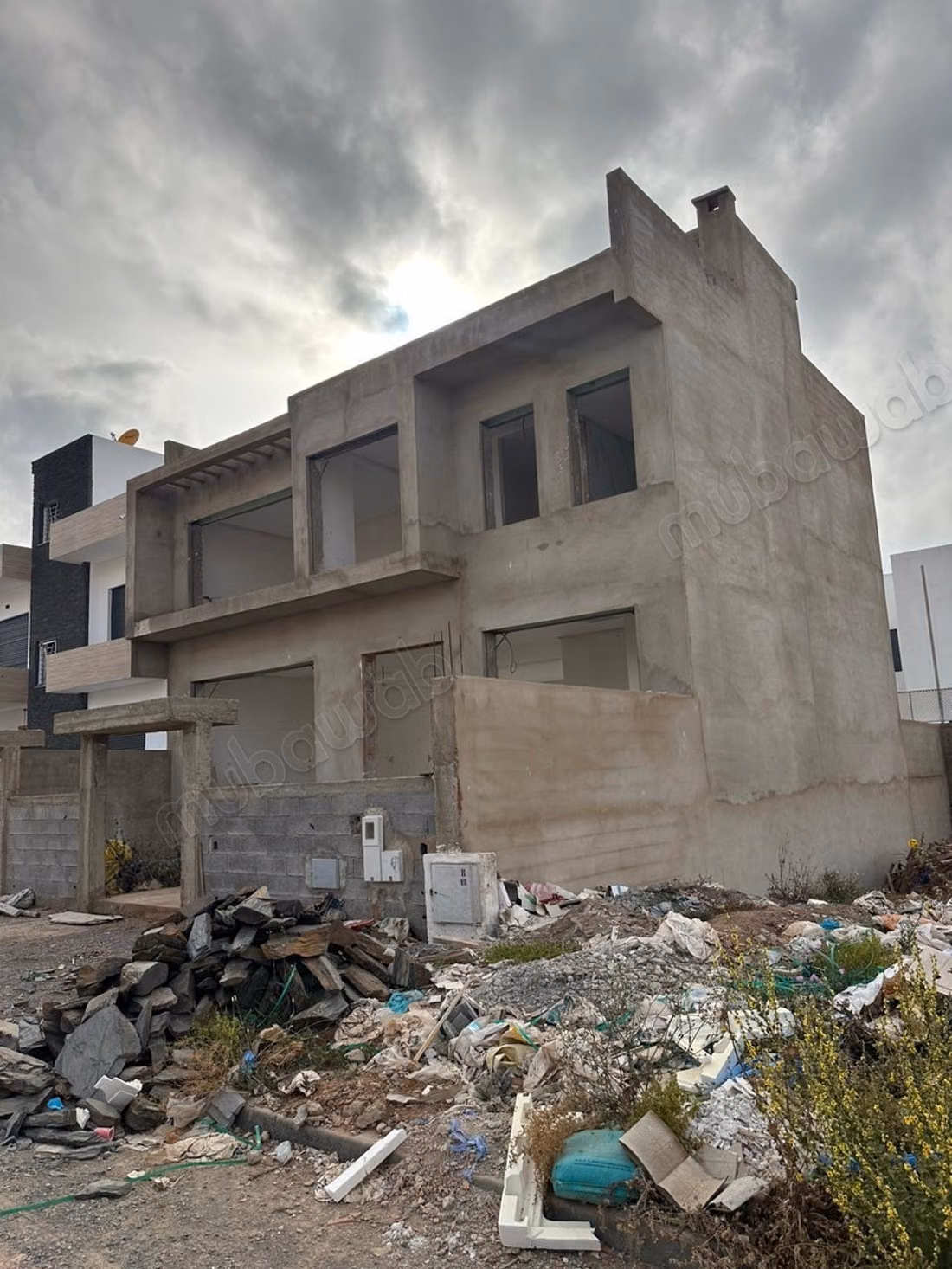 Vente villa de luxe à Plage Oued Cherrat. 
Surface totale 250 m². 
Parking et terrasse