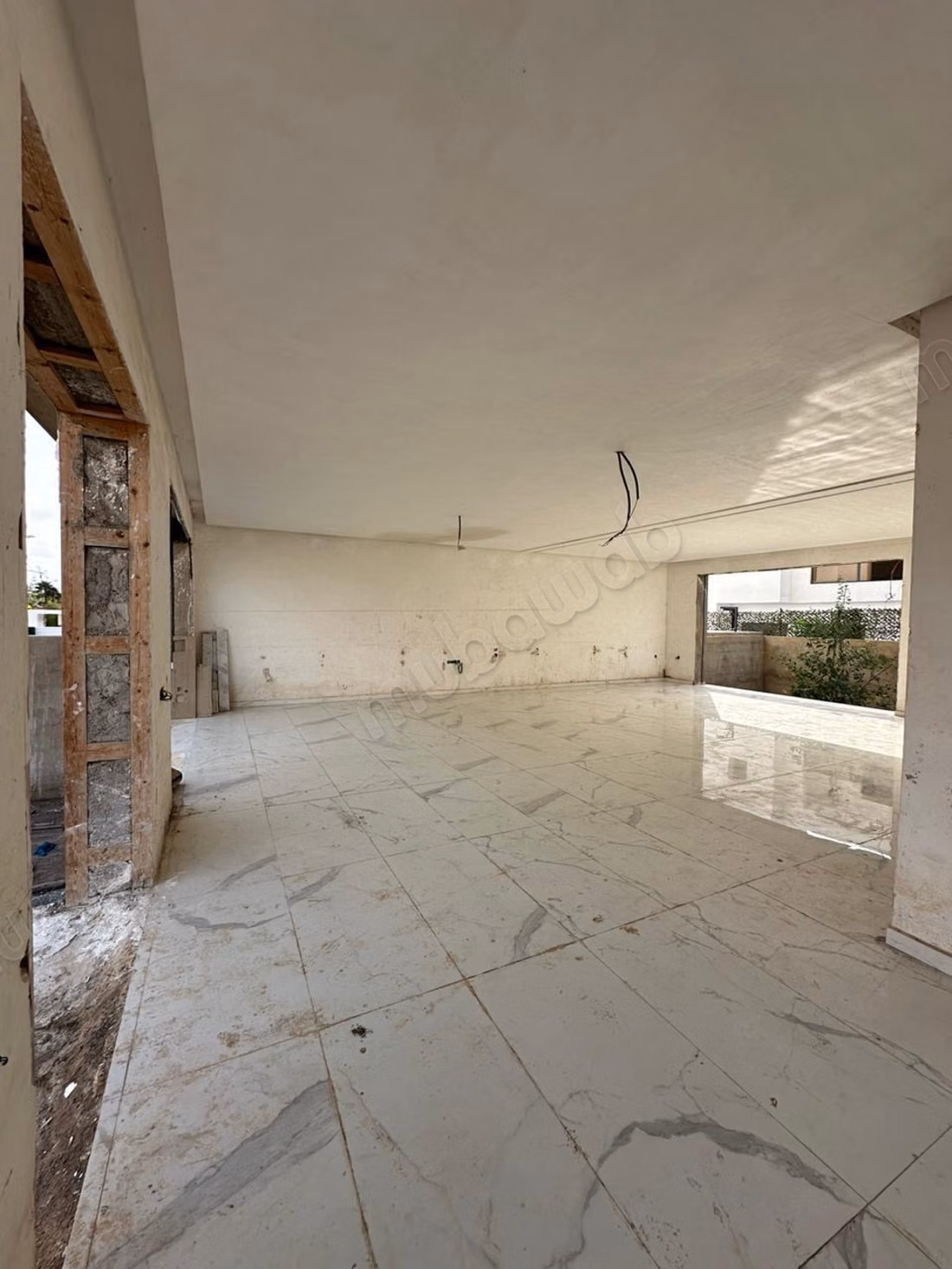 Vente villa de luxe à Plage Oued Cherrat. 
Surface totale 250 m². 
Parking et terrasse