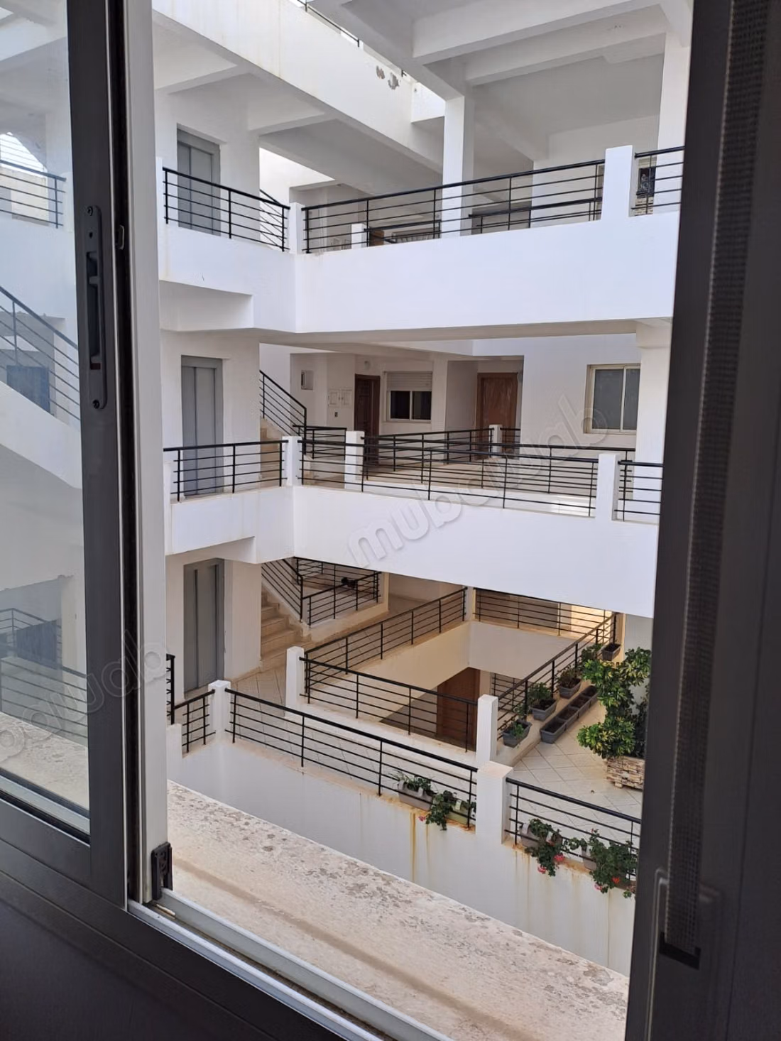 Vente d'un bel appartement à Gueznaia. 3 chambres agréables. Bien meublé