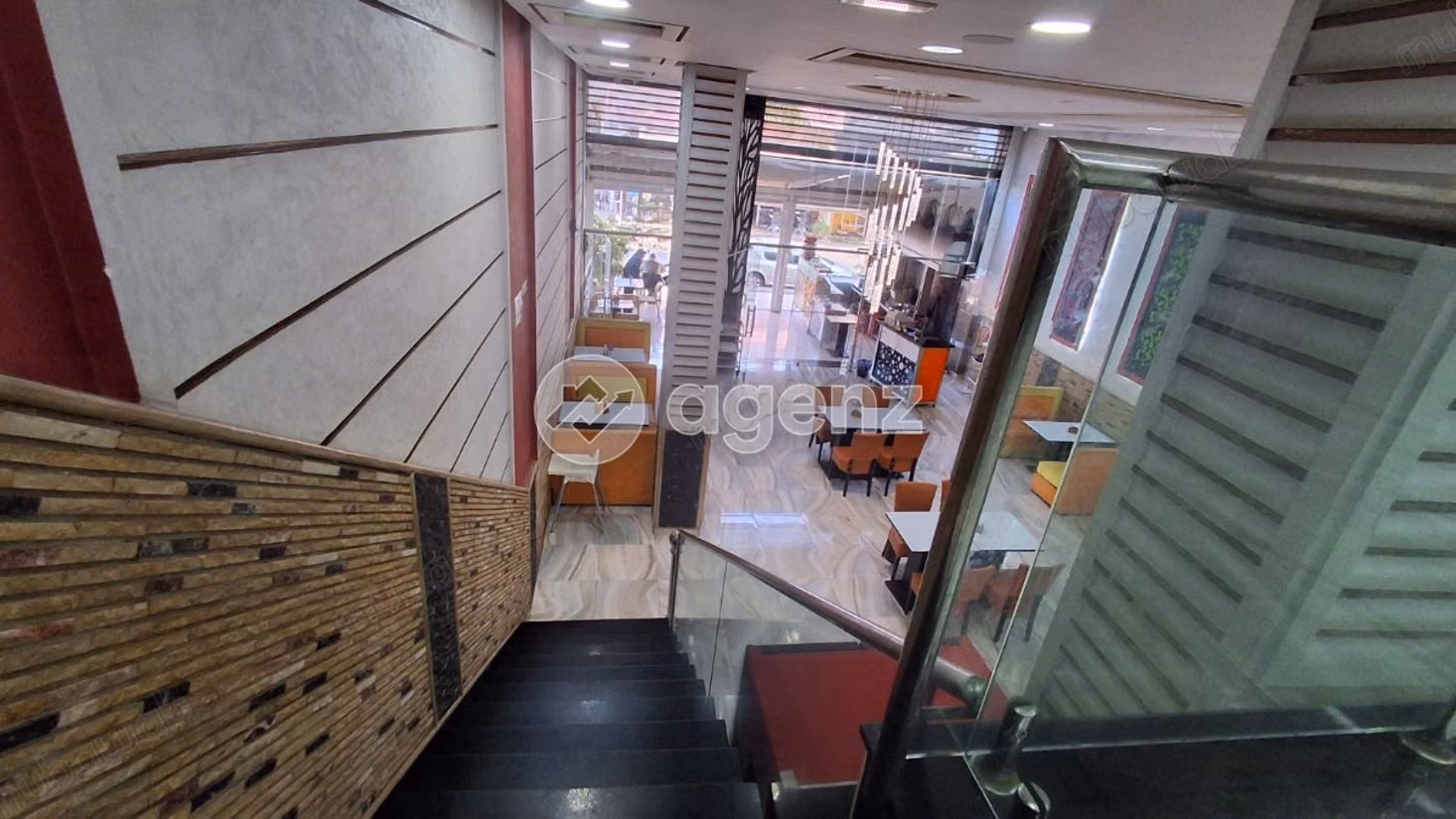 Commerce à louer 220 m² 
Centre Ville 
Mohammedia