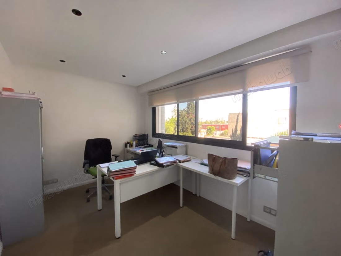 Bureau Prime Aménagé De 227 M² En Location Oasis