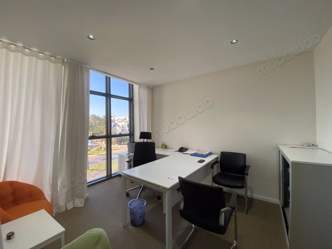 Bureau Prime Aménagé De 227 M² En Location Oasis