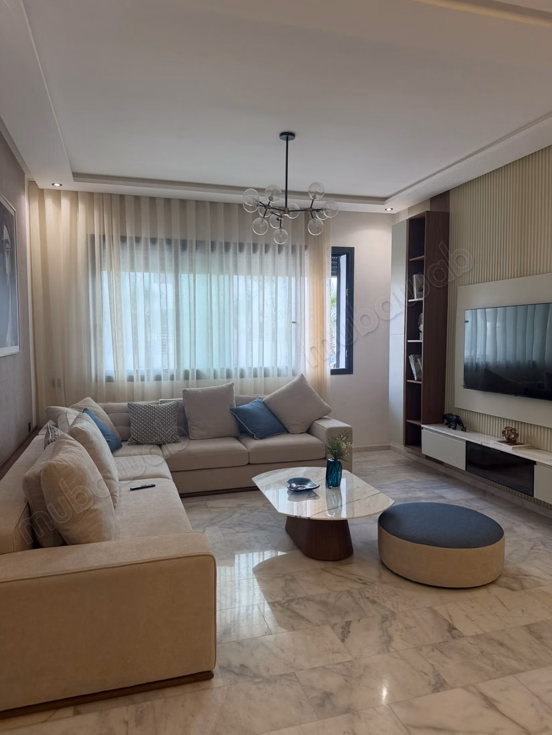 Très bel appartement en location à Harhoura.
Superficie 128 m².
Meublé