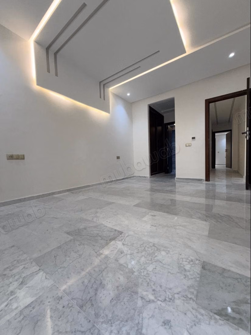 Superbo appartamento in vendita nel centro di Fes. 3 camere. Sistema satellitare e residenza sicura