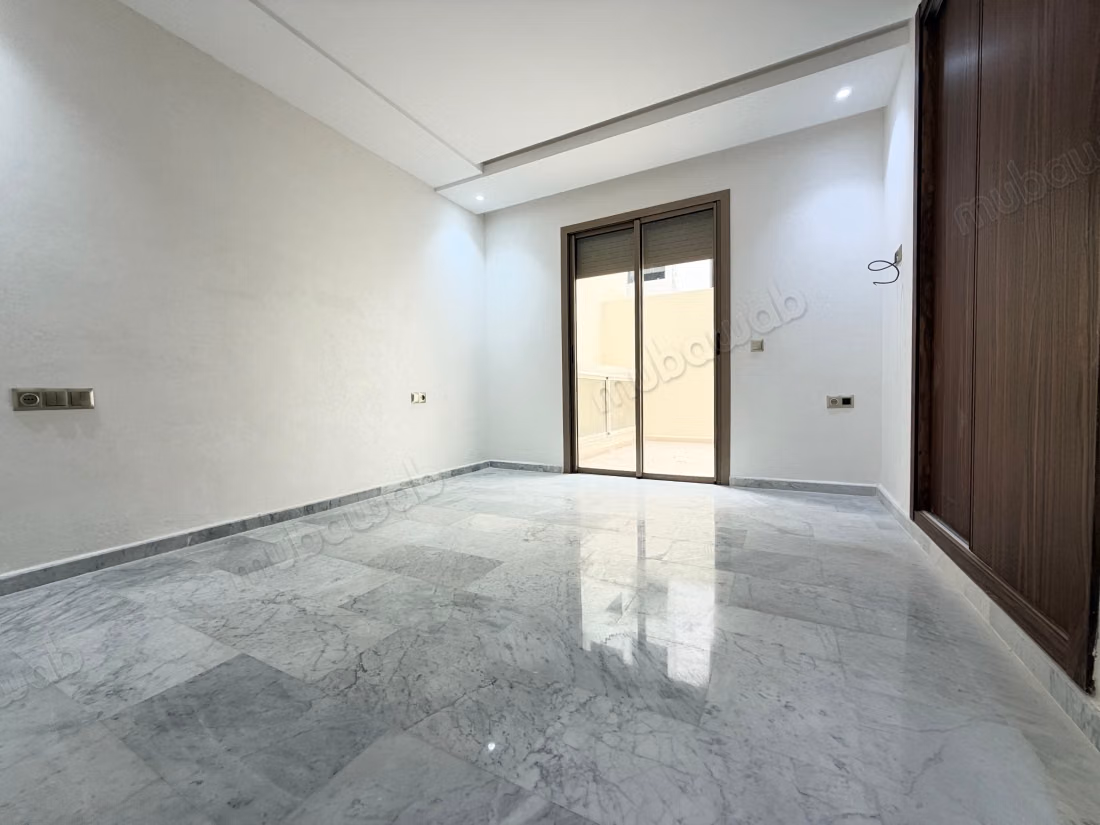 Superbo appartamento in vendita nel centro di Fes. 3 camere. Sistema satellitare e residenza sicura