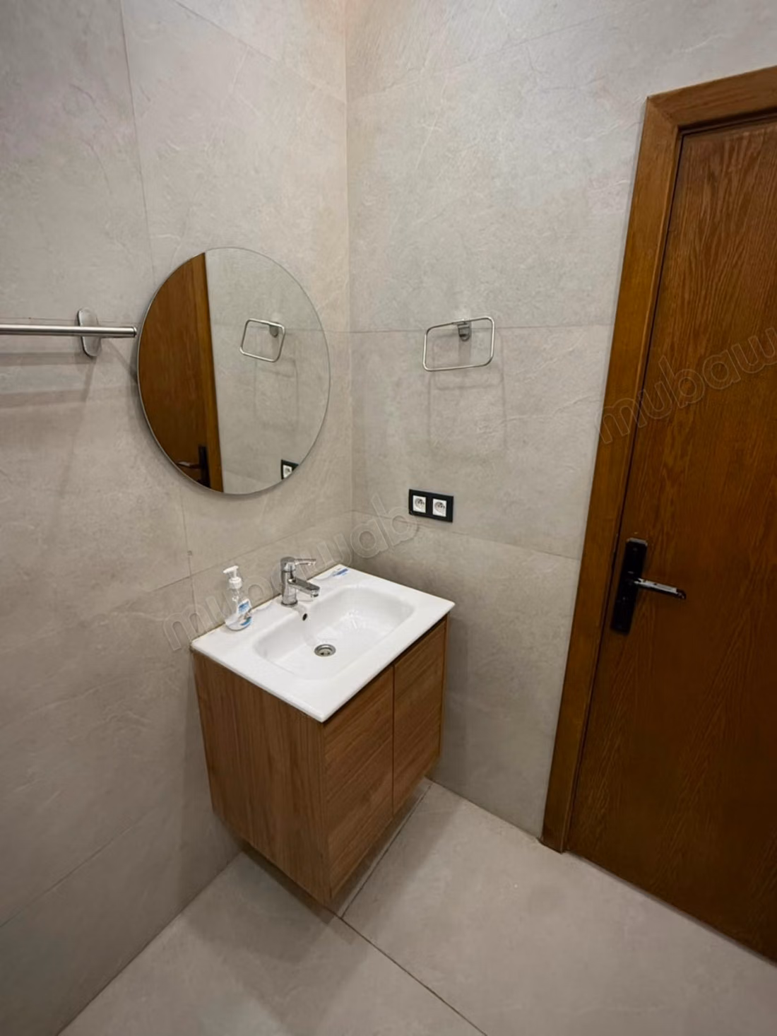 Location quotidienne d'un appartement meublé au centre-ville. 2 chambres. Près de la corniche