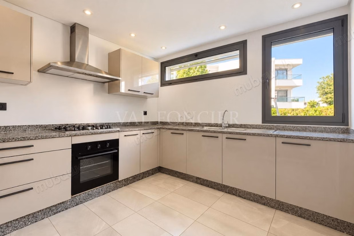 Alquiler Apartamento en Planta Baja 3 Fachadas 4 Habitaciones, Bouskoura Ciudad Verde