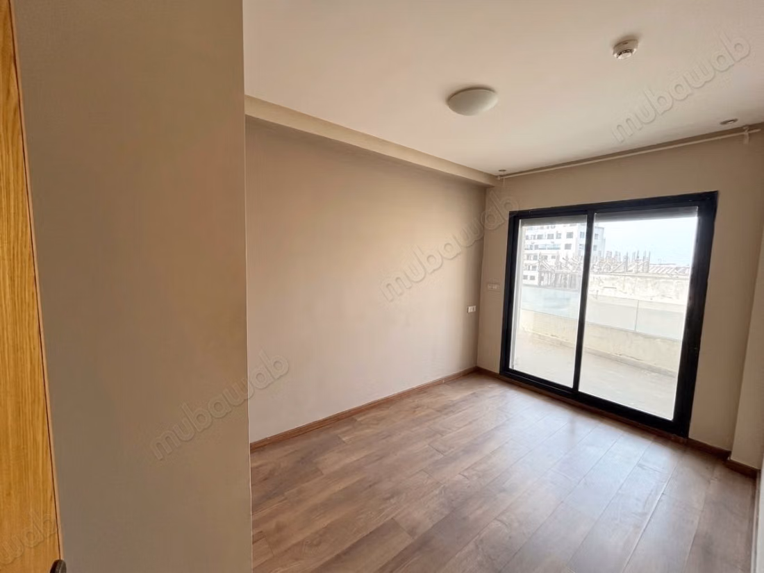 Très bel appartement en location à Aïn Sebaâ. 
2 belles chambres. 
Grand balcon