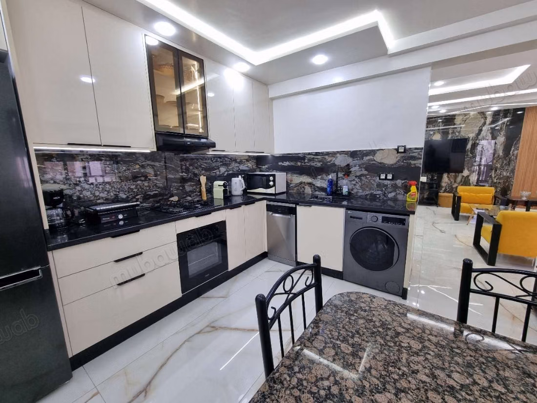 Très bel appartement en location à Founti. 
1 Pièce. 
Meublé