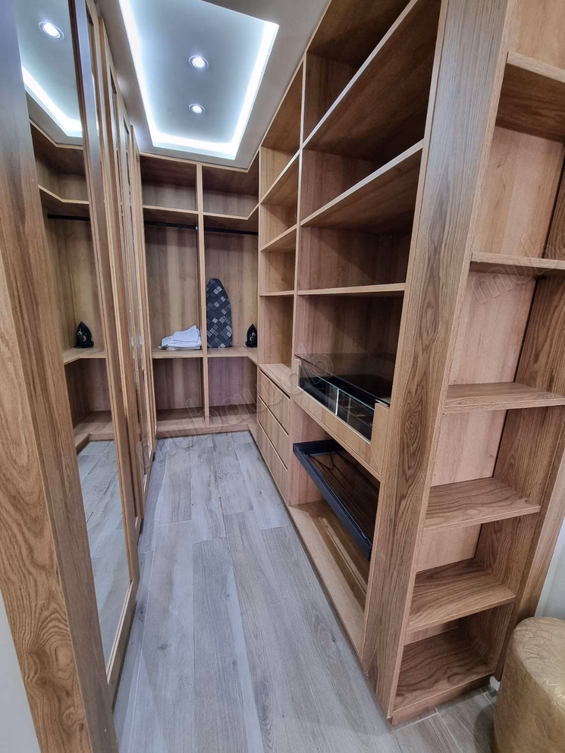 Très bel appartement en location à Founti. 
1 Pièce. 
Meublé