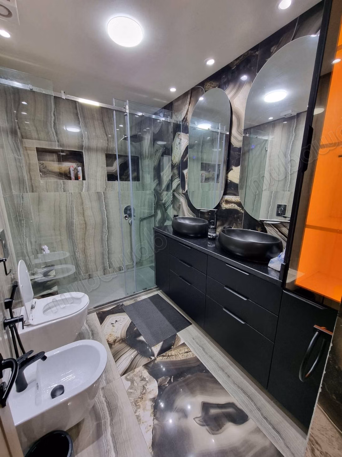 Très bel appartement en location à Founti. 
1 Pièce. 
Meublé