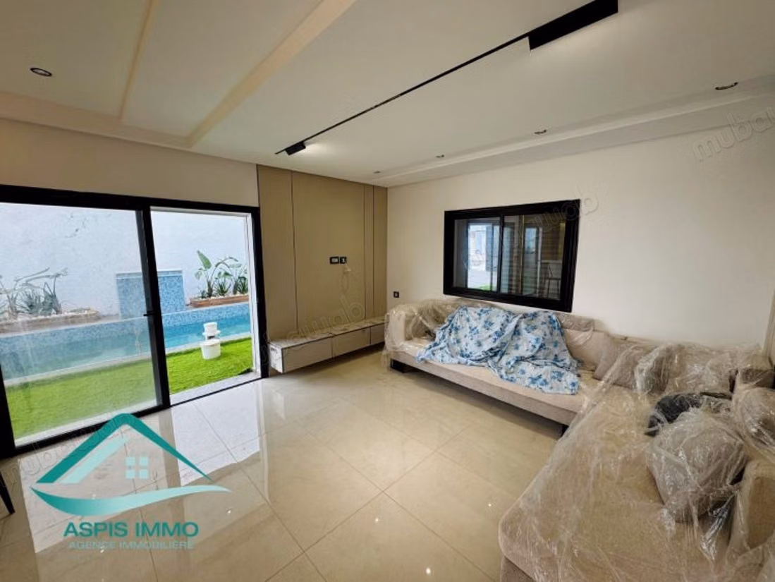 Villa triplex avec piscine à kerkouane kélibia