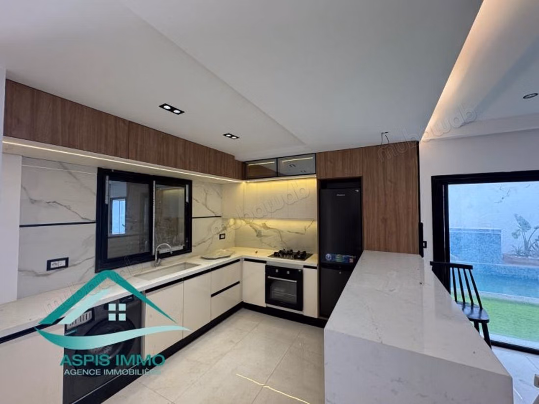 Villa triplex avec piscine à kerkouane kélibia