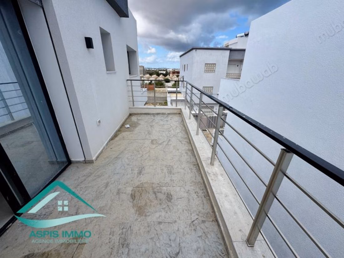 Villa triplex avec piscine à kerkouane kélibia