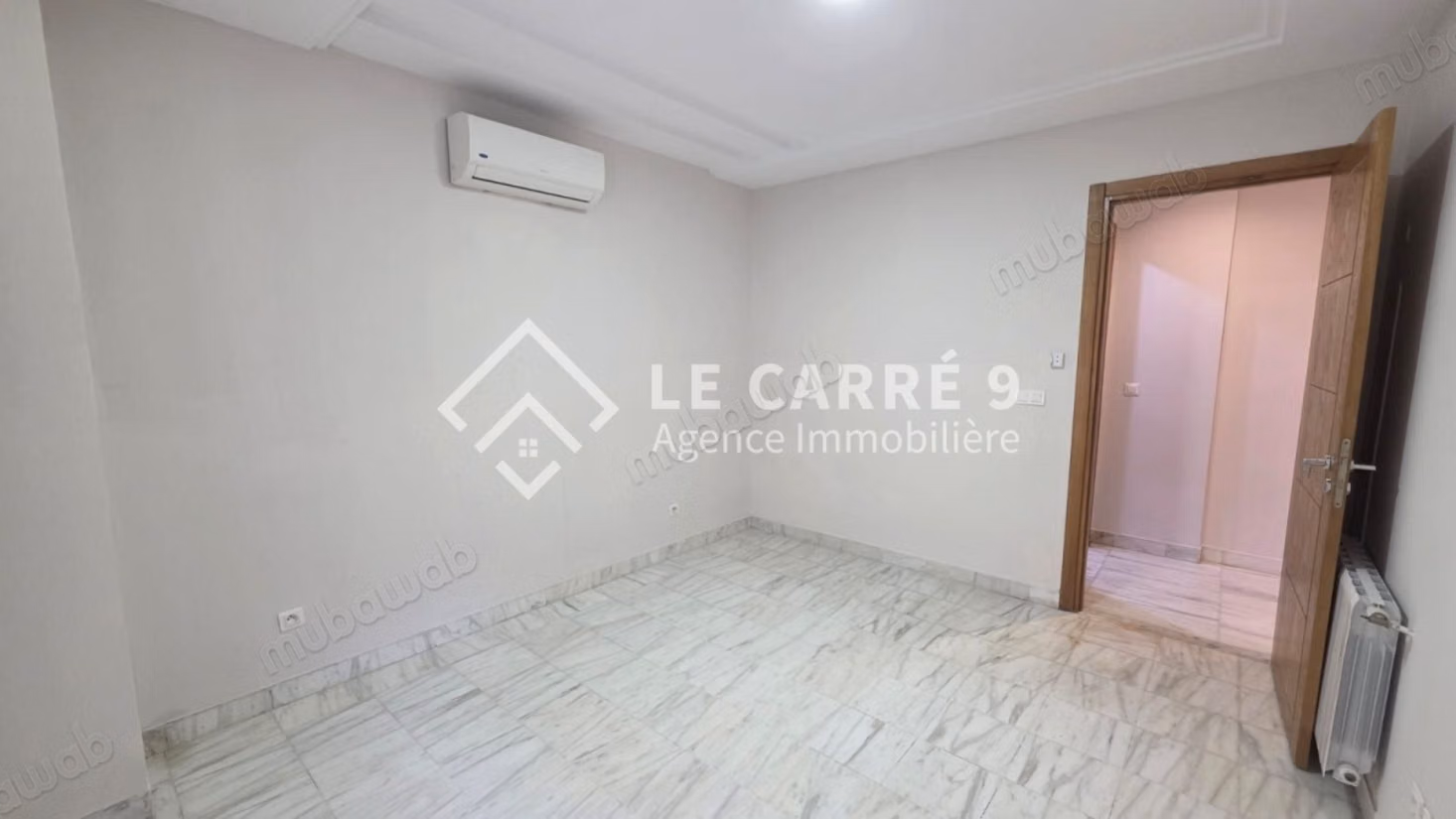 For rent a Triplex with pool at Lake 2