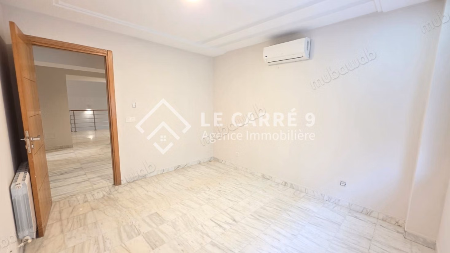 For rent a Triplex with pool at Lake 2