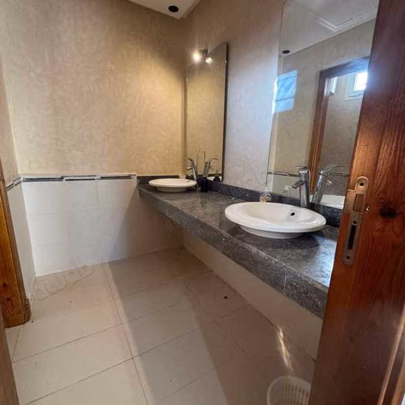 Villa à Vendre de 298.0 m² à Dar Bouazza,
Ben Abid