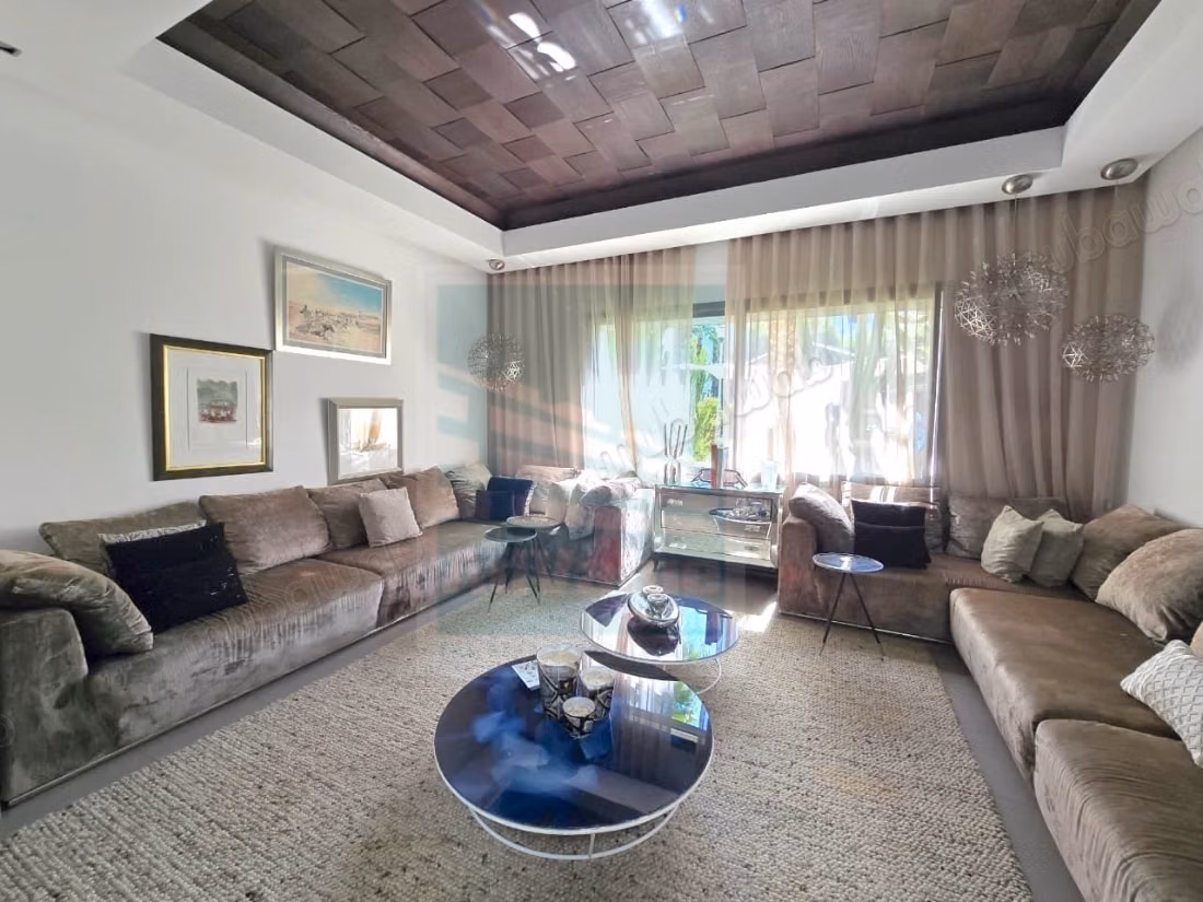 DV. 1045: Prachtige villa met zwembad in Ain Diab