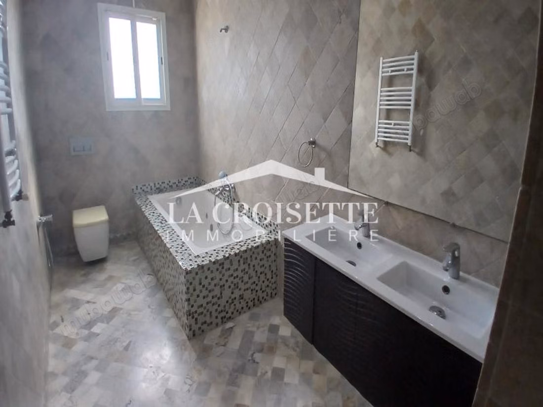Triplex S4 con piscina a La Soukra MTRL0112