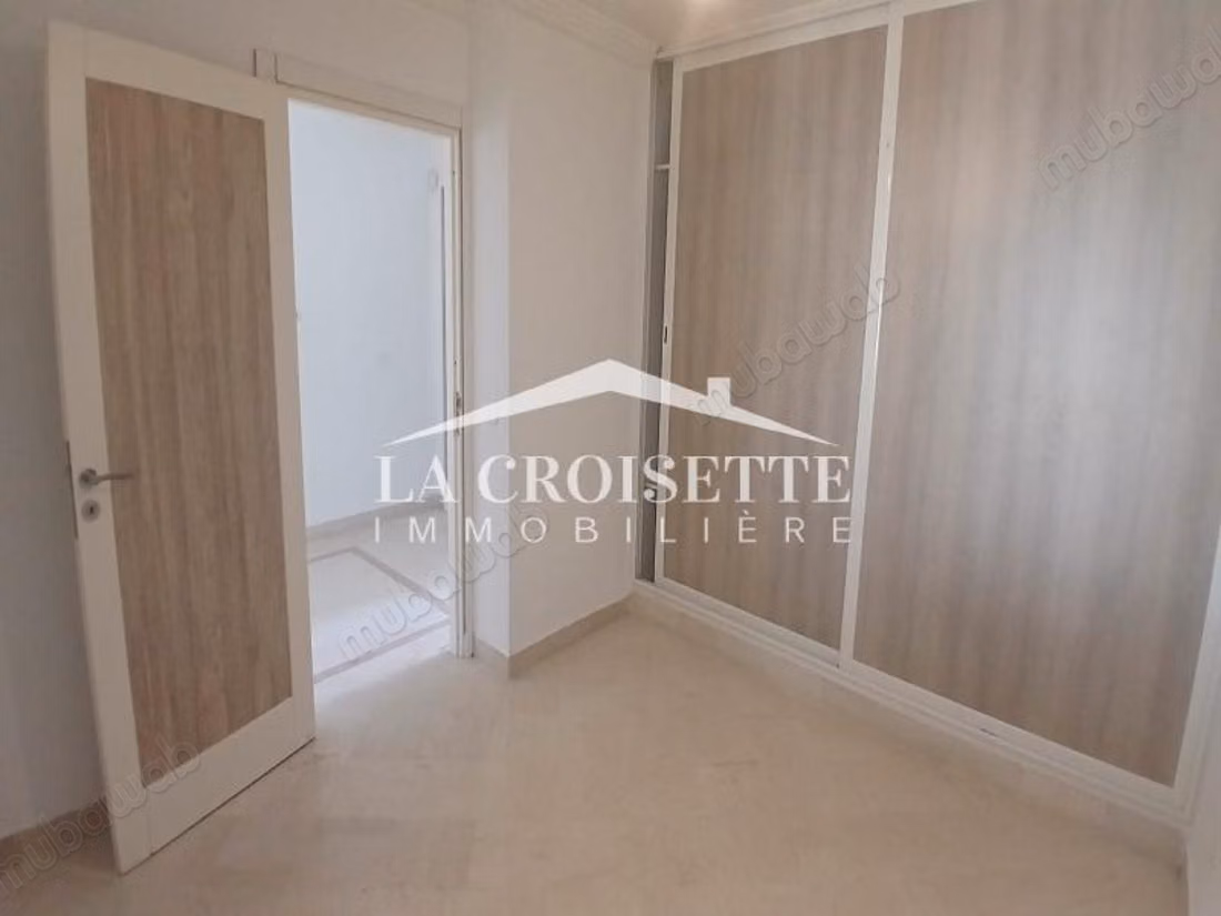 Triplex S4 con piscina a La Soukra MTRL0112