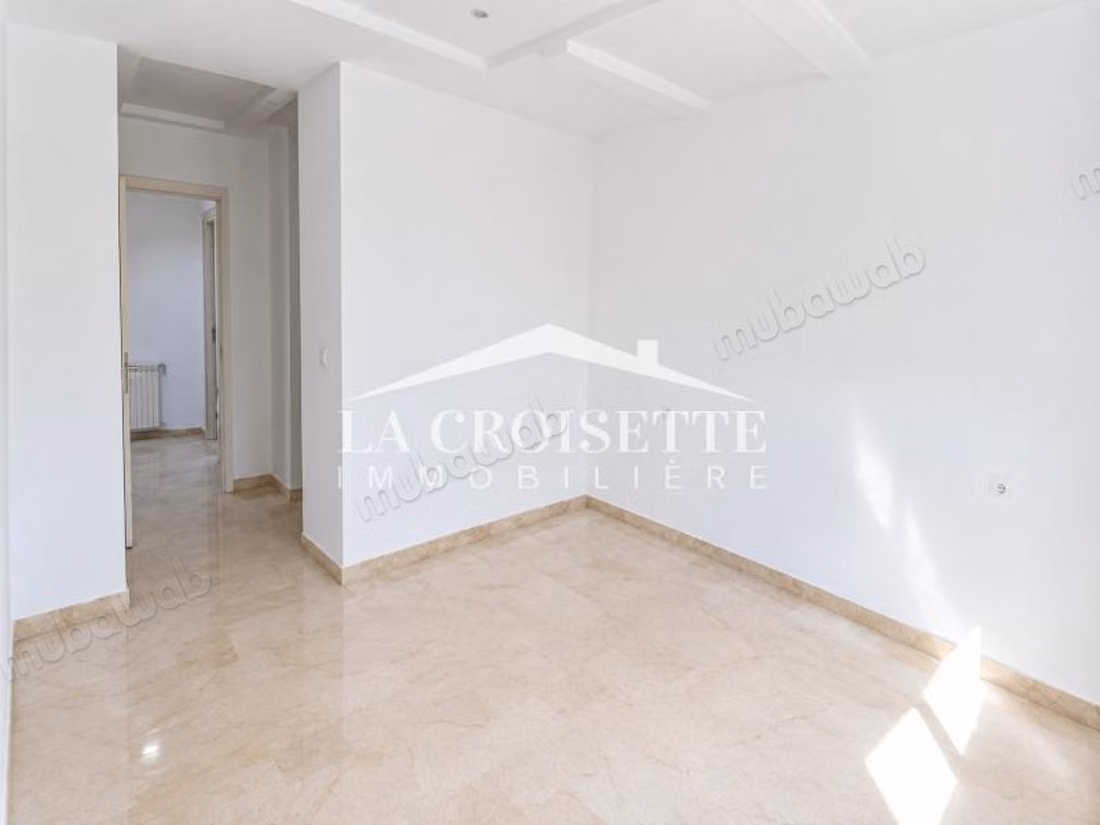Triplex S4 con piscina a La Soukra MTRL0112