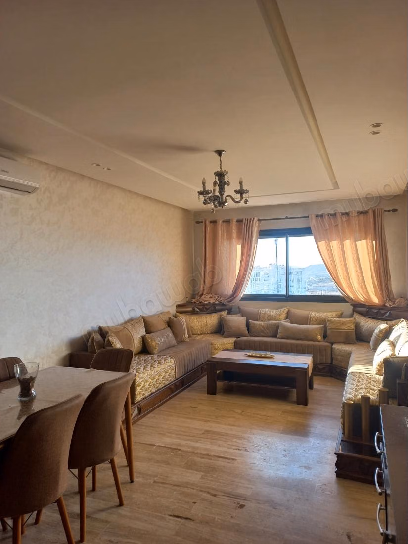 Appartement de vacances à louer à Hay Mohammadi. 4 pièces. Porte blindée et système de double vitrage