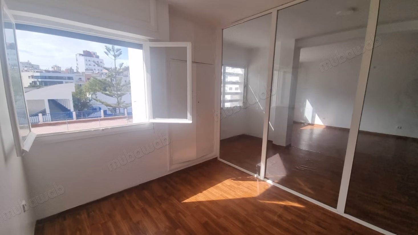 Bureau Lumineux 70m² Sans Vis à Vis