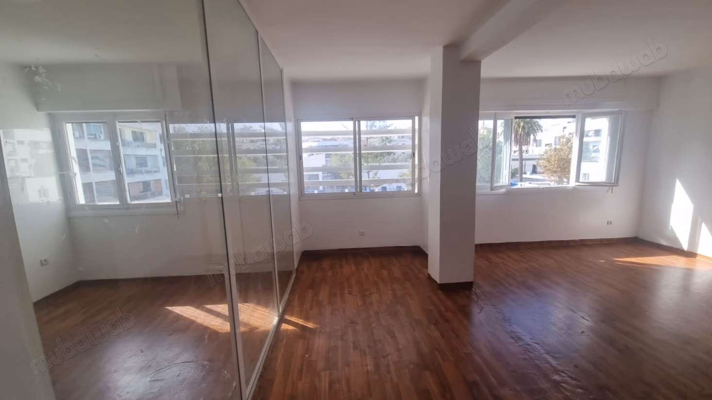 Bureau Lumineux 70m² Sans Vis à Vis