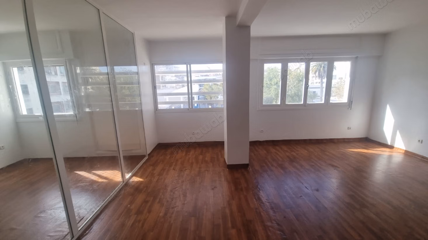 Bureau Lumineux 70m² Sans Vis à Vis