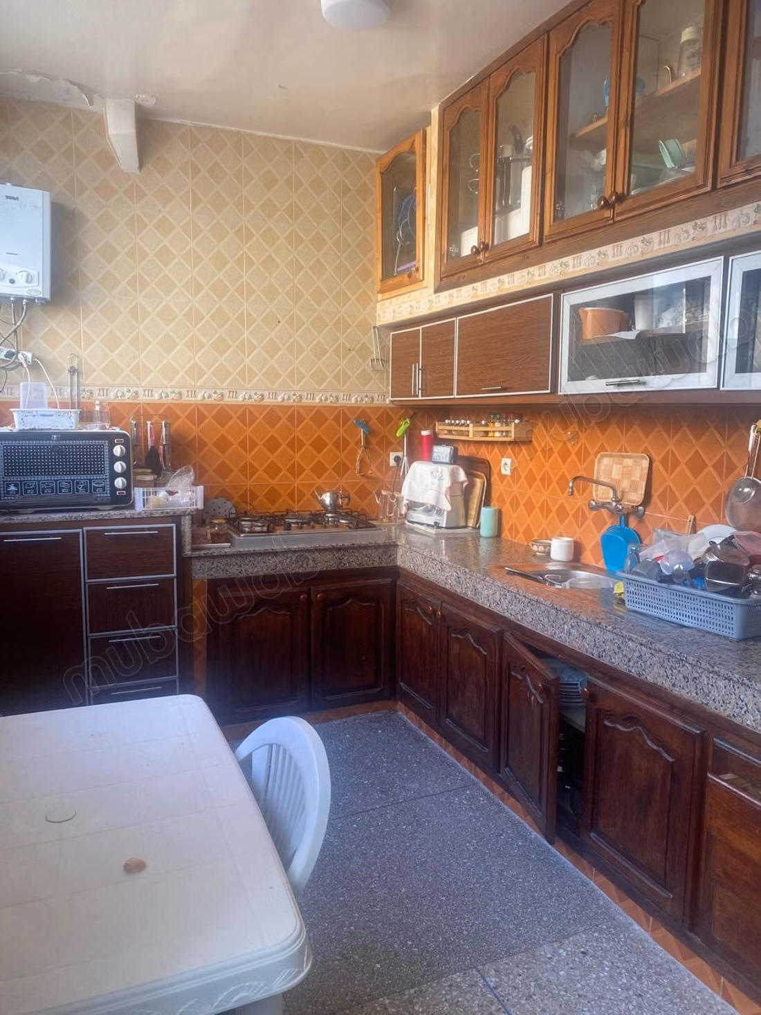 Appartement en vente à hay karima, 3 pièces confortables. 
Salon traditionnel marocain