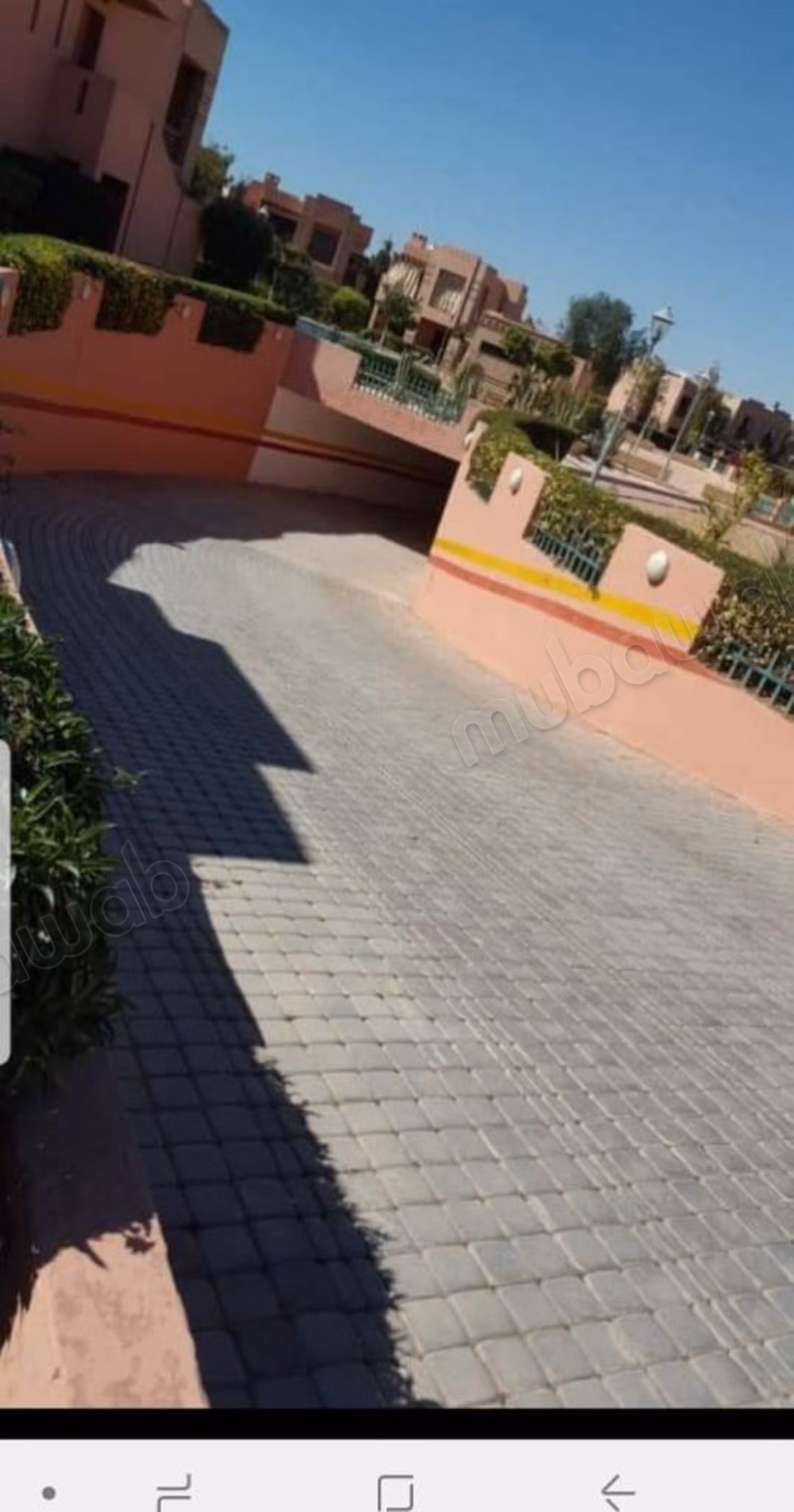 Appartement à louer dans la Route de l'Ourika. Dimension 250 m². Service de gardien disponible, belle piscine