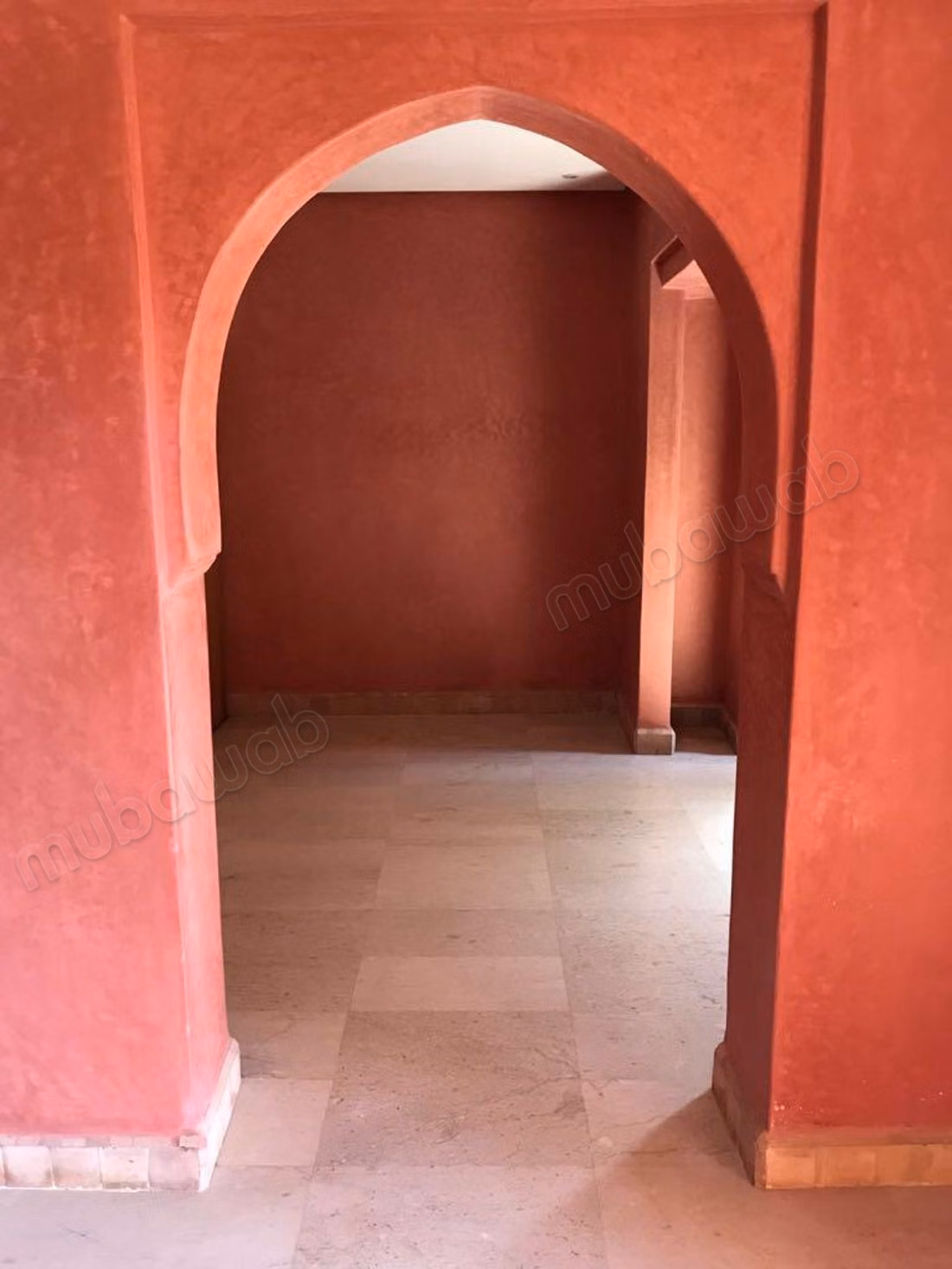 Appartement à louer dans la Route de l'Ourika. Dimension 250 m². Service de gardien disponible, belle piscine