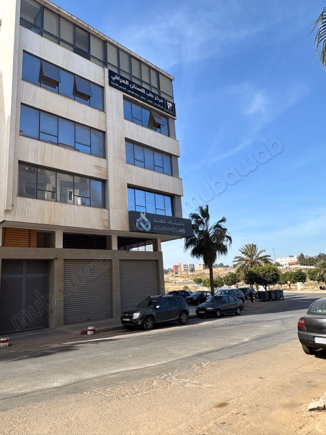 For sale offices in Nassim 1. Area of 65 m². Double glazed windows and central heating